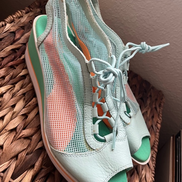PUMA MADIERA ORANGE-MINT WEDGE  WOMANS SIZE 7.5 Funky Mesh Fashion - Picture 4 of 5